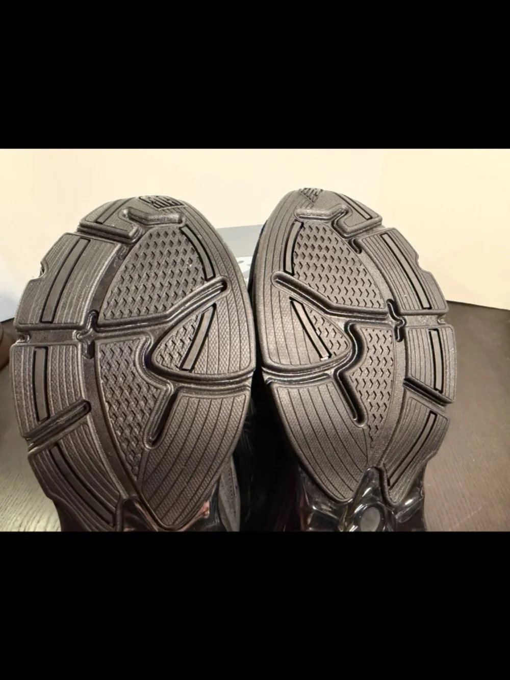 New Balance 2010 ABZORB Running Shoes Sneakers Black Cement Mens 11D/Womans 12.5